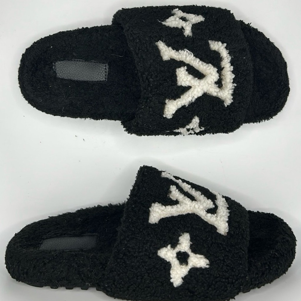 Louis Vuitton Women Black/White Shearing Fur Slides size 39